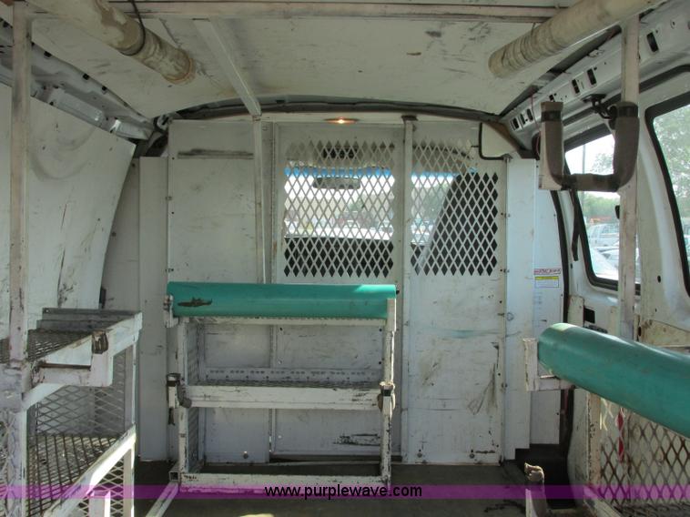 image for item K8558 2007 Chevrolet Express 2500 Cargo van