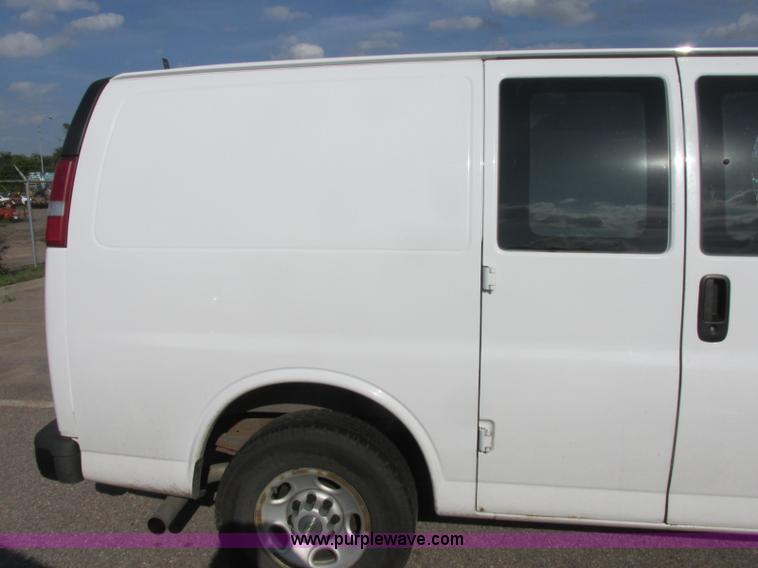image for item K8558 2007 Chevrolet Express 2500 Cargo van
