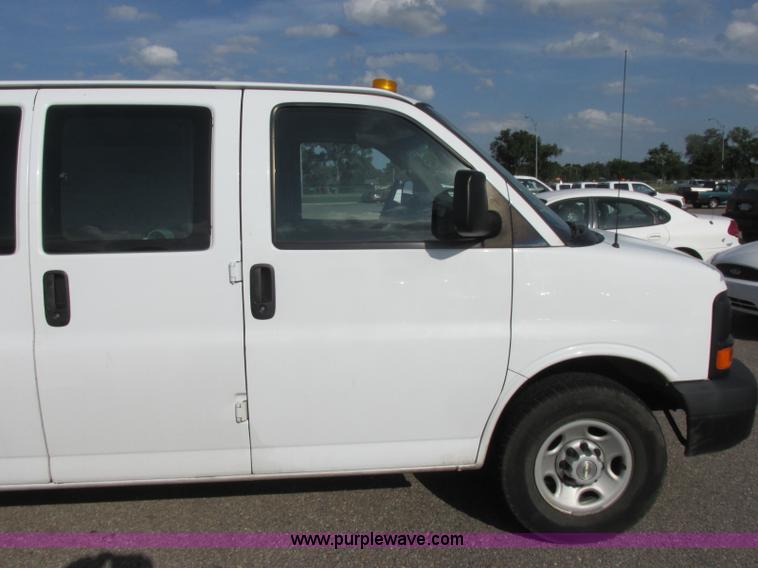 image for item K8558 2007 Chevrolet Express 2500 Cargo van