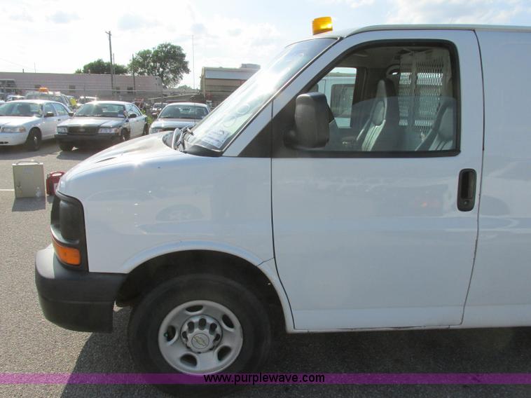 image for item K8558 2007 Chevrolet Express 2500 Cargo van