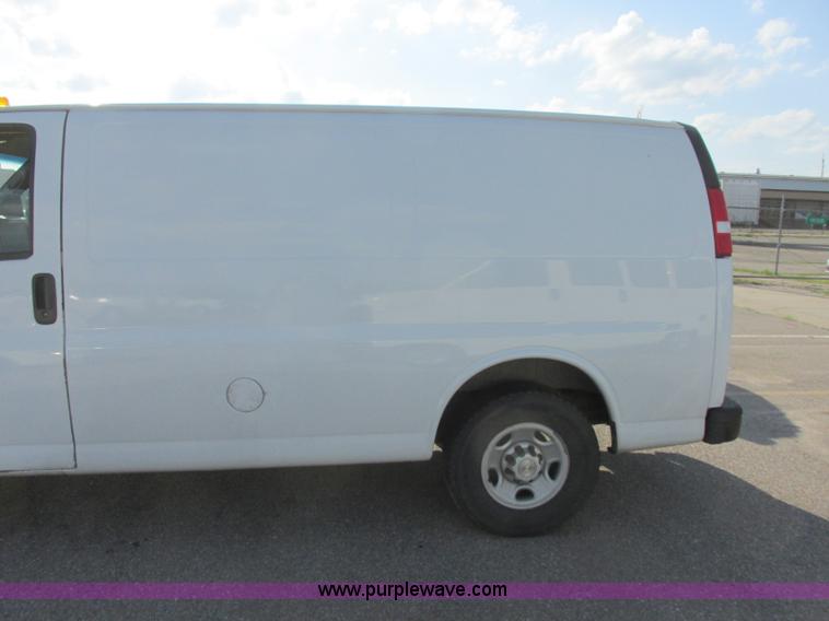 image for item K8558 2007 Chevrolet Express 2500 Cargo van