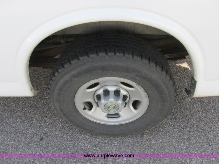 image for item K8558 2007 Chevrolet Express 2500 Cargo van