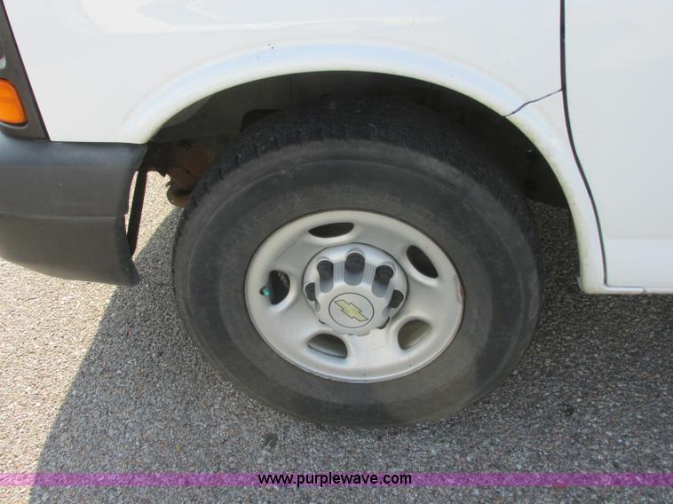image for item K8558 2007 Chevrolet Express 2500 Cargo van