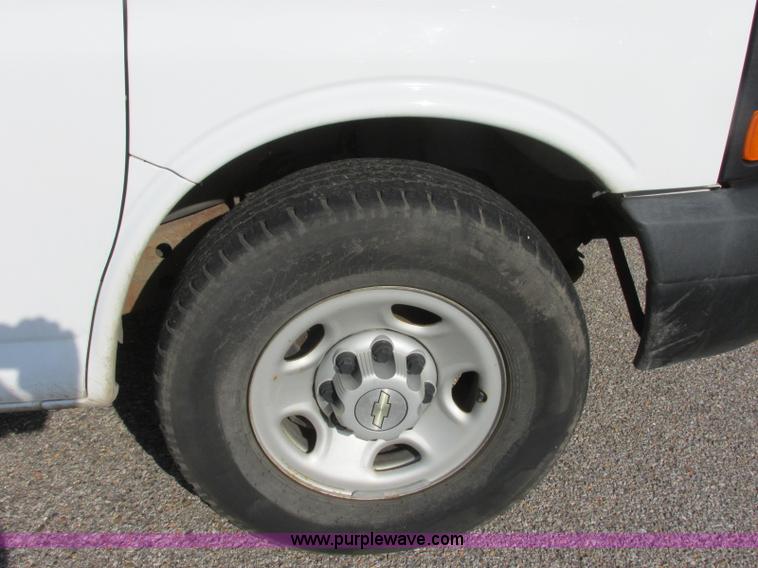 image for item K8558 2007 Chevrolet Express 2500 Cargo van