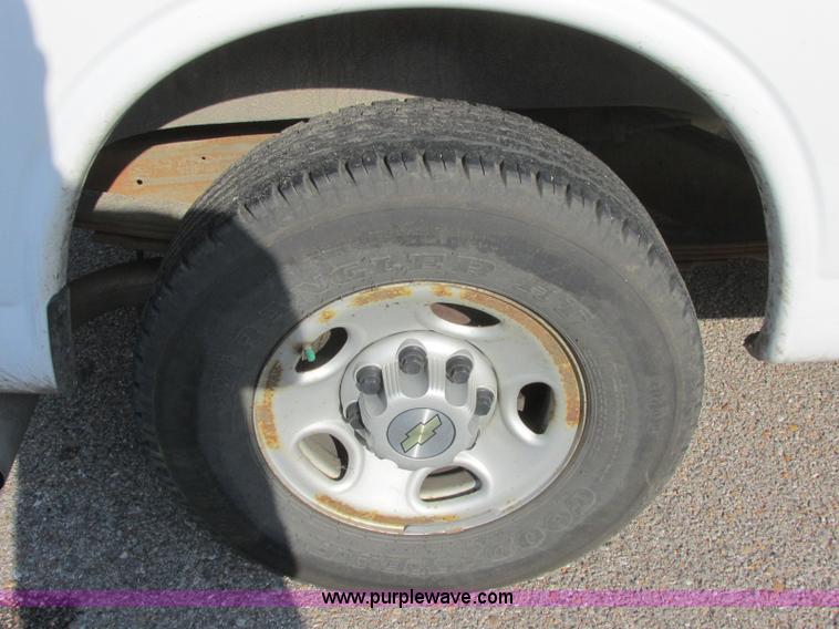 image for item K8558 2007 Chevrolet Express 2500 Cargo van