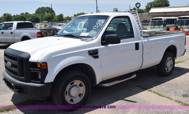 image for item K8563 2008 Ford F250 Super Duty XL pickup truck