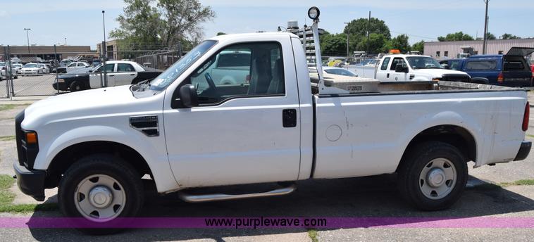image for item K8563 2008 Ford F250 Super Duty XL pickup truck