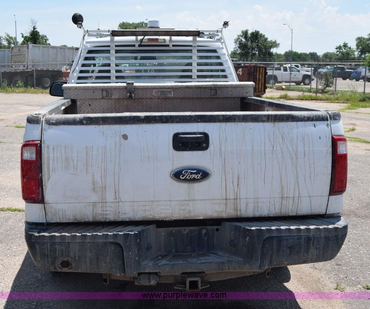 image for item K8563 2008 Ford F250 Super Duty XL pickup truck