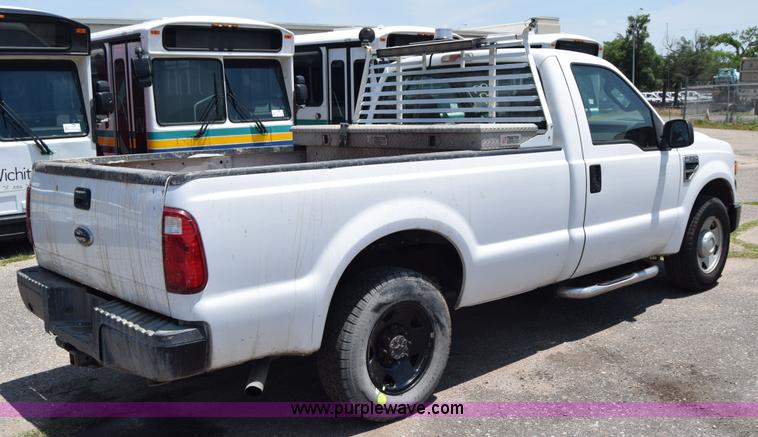 image for item K8563 2008 Ford F250 Super Duty XL pickup truck