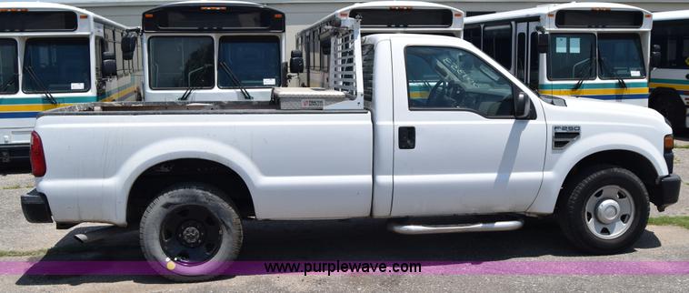 image for item K8563 2008 Ford F250 Super Duty XL pickup truck