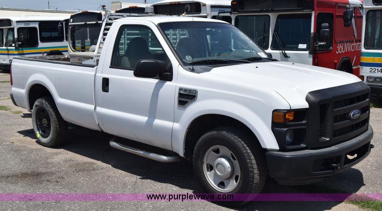 image for item K8563 2008 Ford F250 Super Duty XL pickup truck
