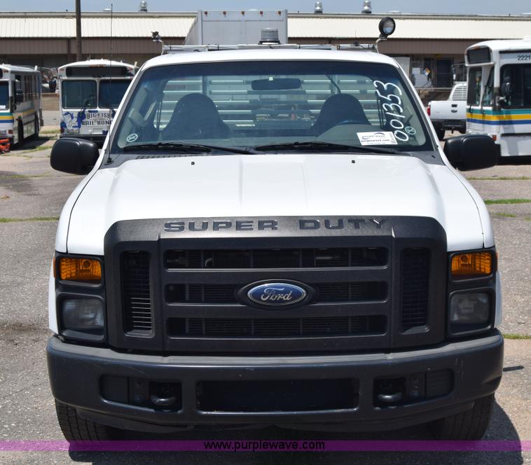 image for item K8563 2008 Ford F250 Super Duty XL pickup truck