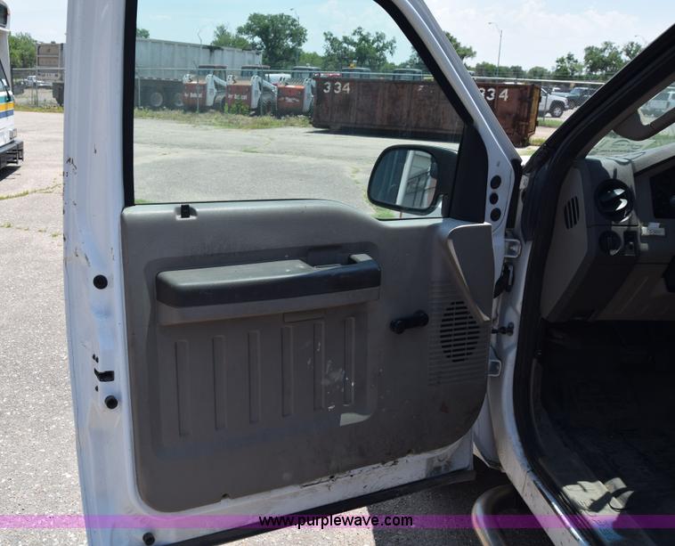 image for item K8563 2008 Ford F250 Super Duty XL pickup truck