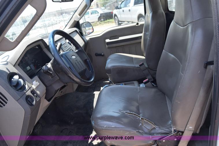 image for item K8563 2008 Ford F250 Super Duty XL pickup truck