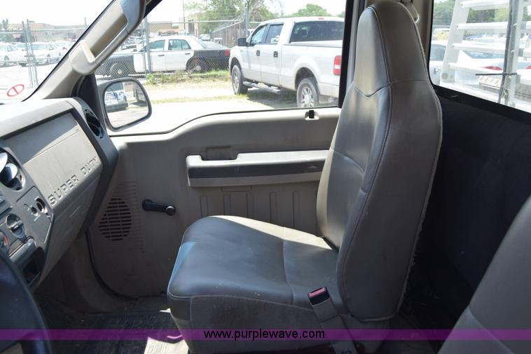 image for item K8563 2008 Ford F250 Super Duty XL pickup truck
