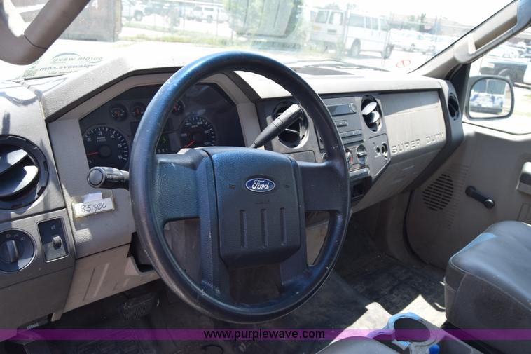 image for item K8563 2008 Ford F250 Super Duty XL pickup truck