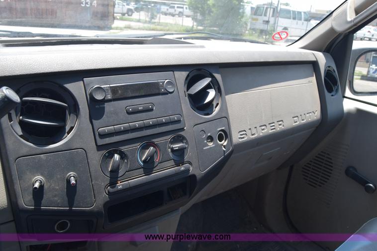 image for item K8563 2008 Ford F250 Super Duty XL pickup truck