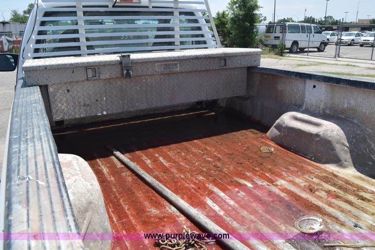 image for item K8563 2008 Ford F250 Super Duty XL pickup truck