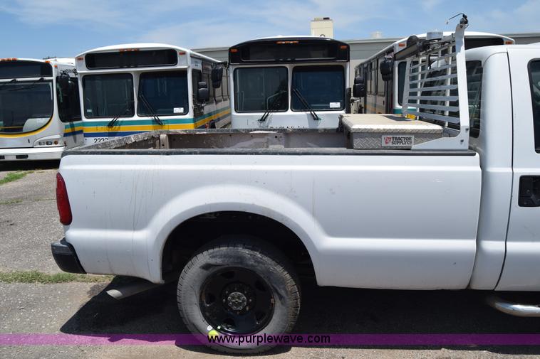 image for item K8563 2008 Ford F250 Super Duty XL pickup truck