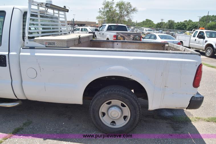 image for item K8563 2008 Ford F250 Super Duty XL pickup truck