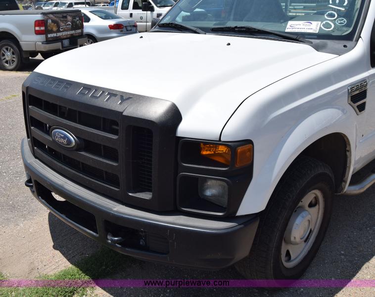 image for item K8563 2008 Ford F250 Super Duty XL pickup truck