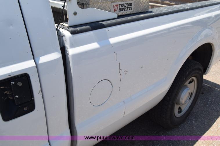 image for item K8563 2008 Ford F250 Super Duty XL pickup truck
