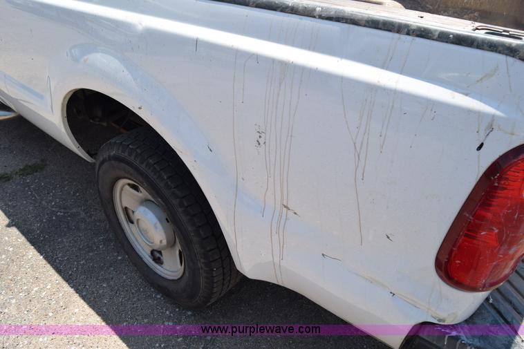 image for item K8563 2008 Ford F250 Super Duty XL pickup truck