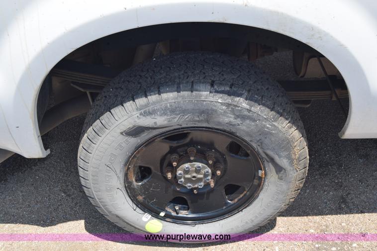 image for item K8563 2008 Ford F250 Super Duty XL pickup truck