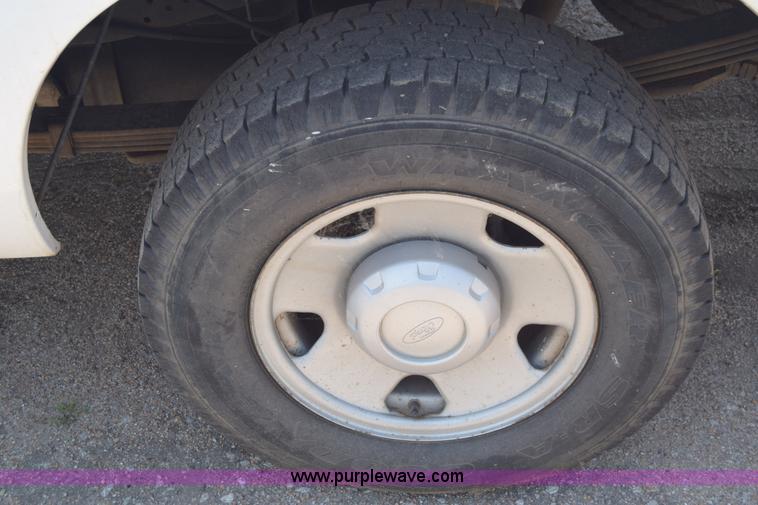 image for item K8563 2008 Ford F250 Super Duty XL pickup truck