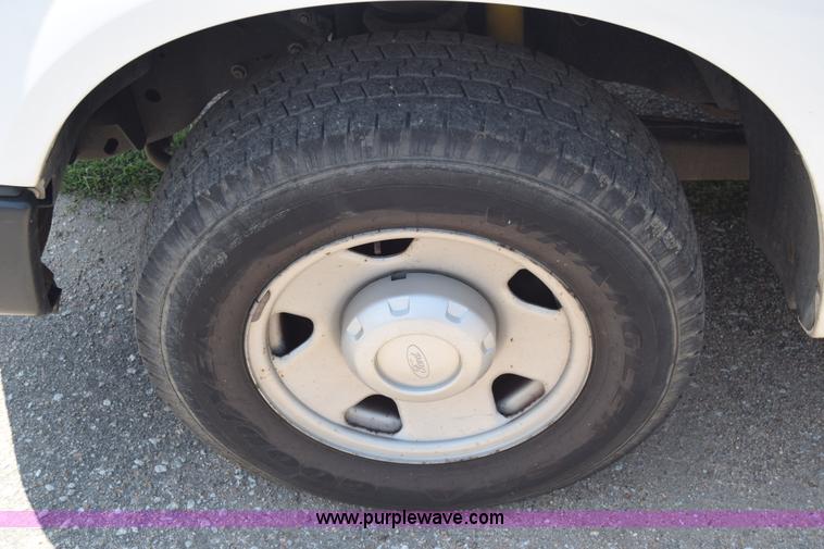 image for item K8563 2008 Ford F250 Super Duty XL pickup truck