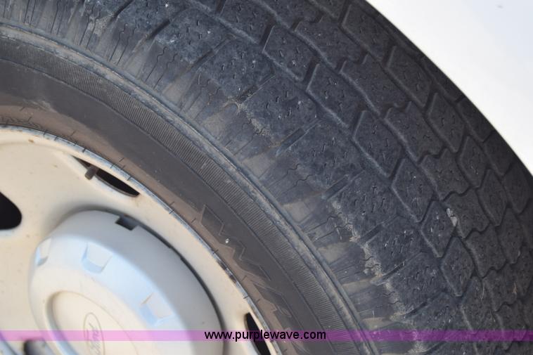 image for item K8563 2008 Ford F250 Super Duty XL pickup truck