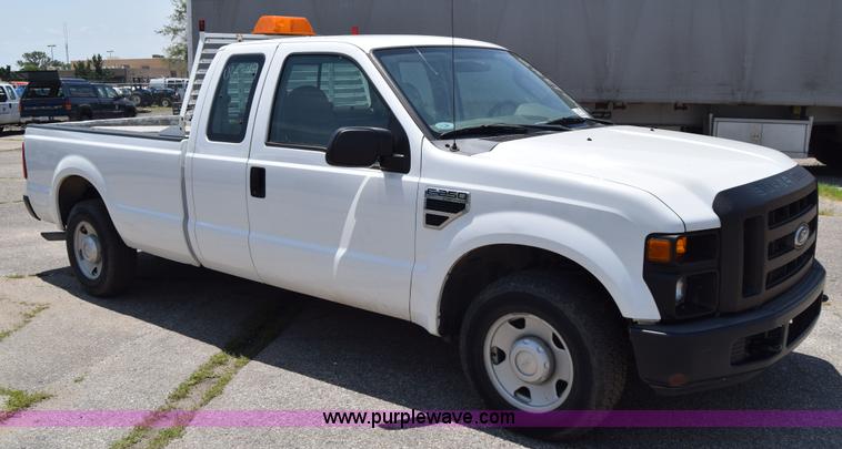 image for item K8564 2008 Ford F250 Super Duty XL SuperCab pickup truck