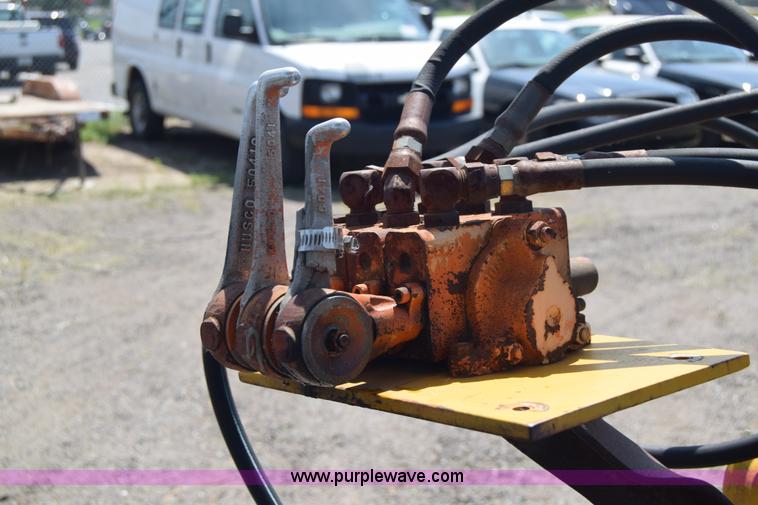 image for item K8565 1996 New Holland 3930 tractor