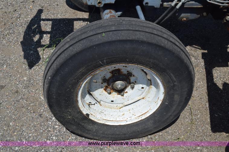 image for item K8565 1996 New Holland 3930 tractor