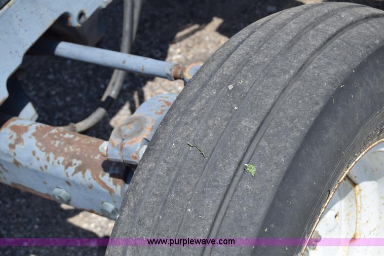 image for item K8565 1996 New Holland 3930 tractor