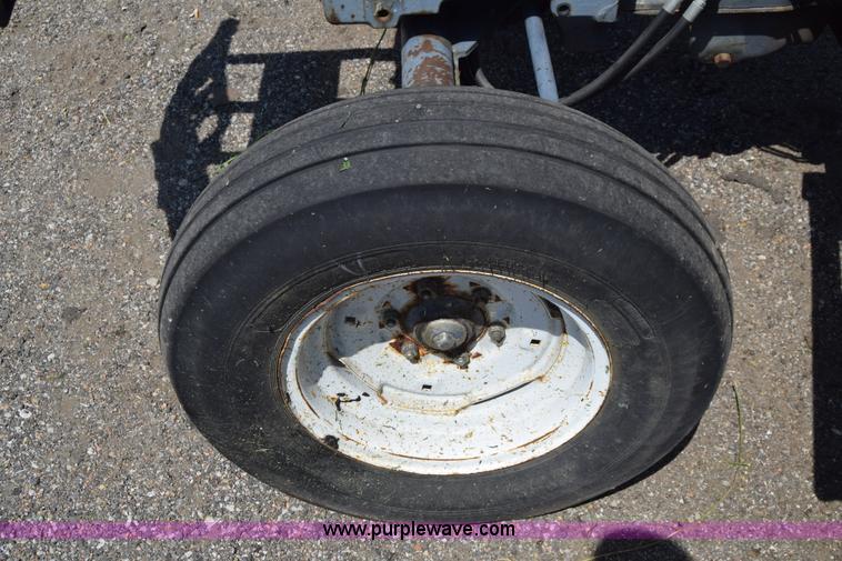 image for item K8565 1996 New Holland 3930 tractor