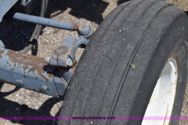 image for item K8565 1996 New Holland 3930 tractor