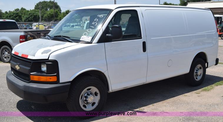 image for item K8566 2007 Chevrolet Express 2500 Cargo van
