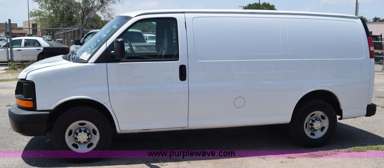 image for item K8566 2007 Chevrolet Express 2500 Cargo van