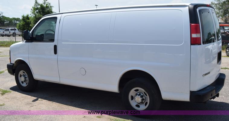 image for item K8566 2007 Chevrolet Express 2500 Cargo van