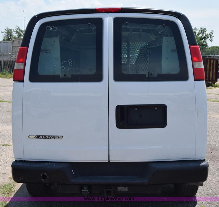 image for item K8566 2007 Chevrolet Express 2500 Cargo van