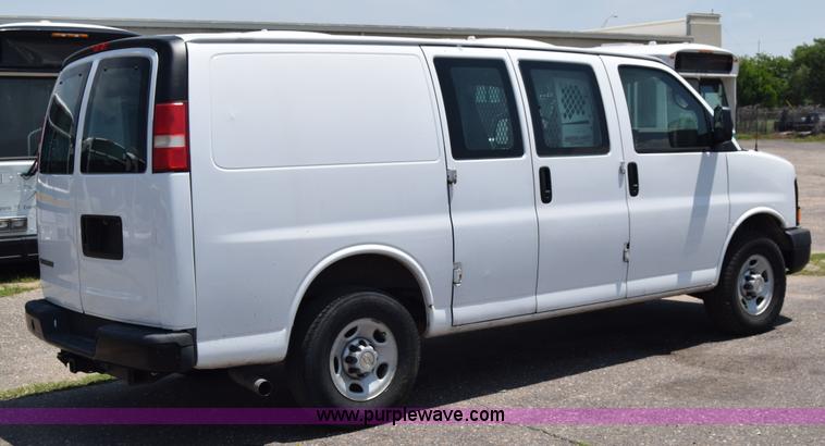image for item K8566 2007 Chevrolet Express 2500 Cargo van