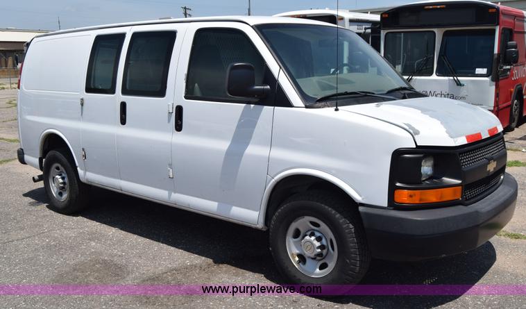 image for item K8566 2007 Chevrolet Express 2500 Cargo van