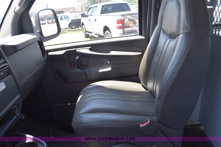 image for item K8566 2007 Chevrolet Express 2500 Cargo van