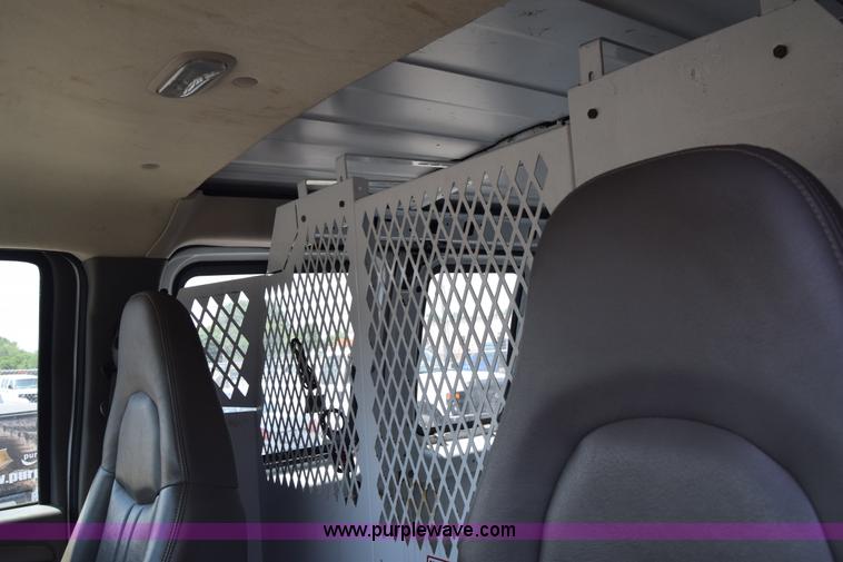 image for item K8566 2007 Chevrolet Express 2500 Cargo van