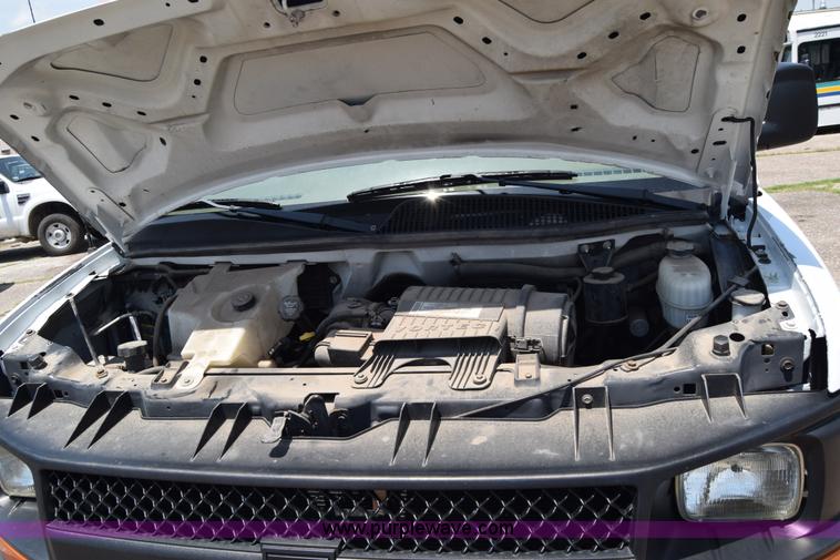 image for item K8566 2007 Chevrolet Express 2500 Cargo van