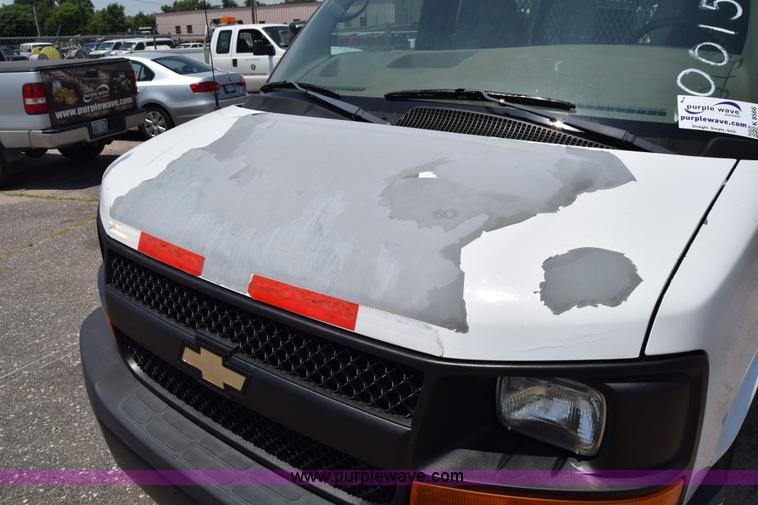 image for item K8566 2007 Chevrolet Express 2500 Cargo van