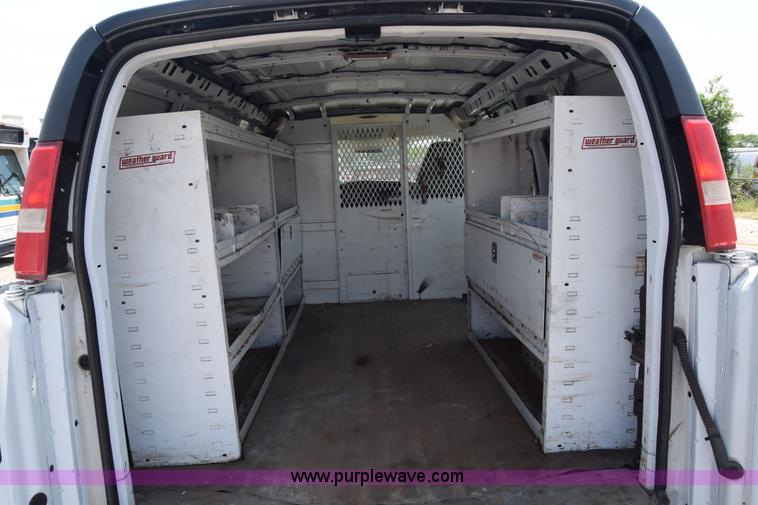image for item K8566 2007 Chevrolet Express 2500 Cargo van