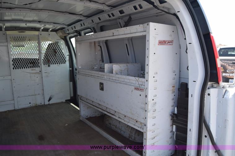 image for item K8566 2007 Chevrolet Express 2500 Cargo van