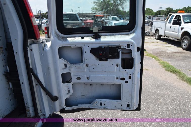 image for item K8566 2007 Chevrolet Express 2500 Cargo van